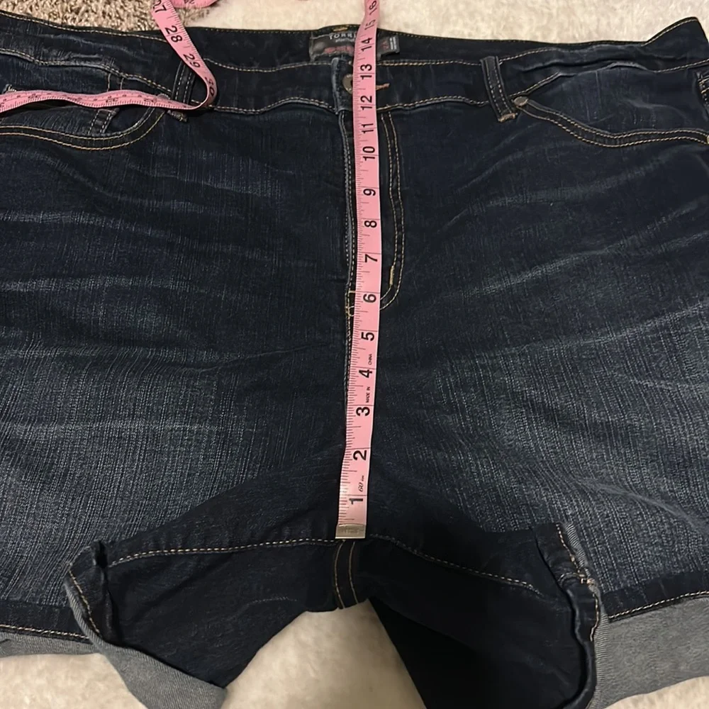 Torrid 5 inch vintage stretch‎ high rise shorts women’s size 24